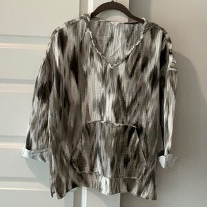 Westbound Gray Patterned Boxy 3/4 Sleeve Blouse